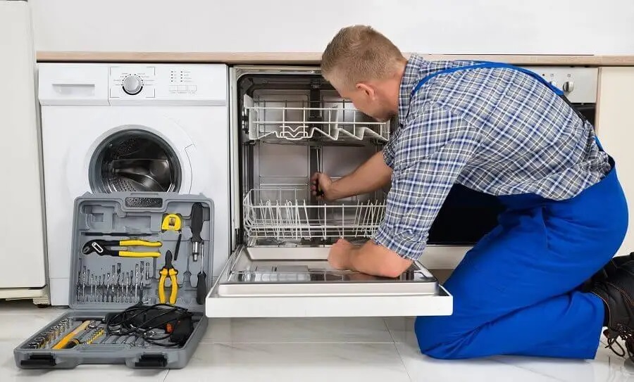 Pursaklar Termodinamik servisi teknisyen ekibi beyaz eşya tamiri yaparken